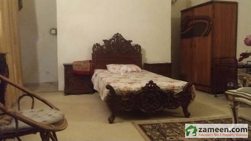 dha phase 4 1bed room full furnished for rent per day /weekly/monthy
