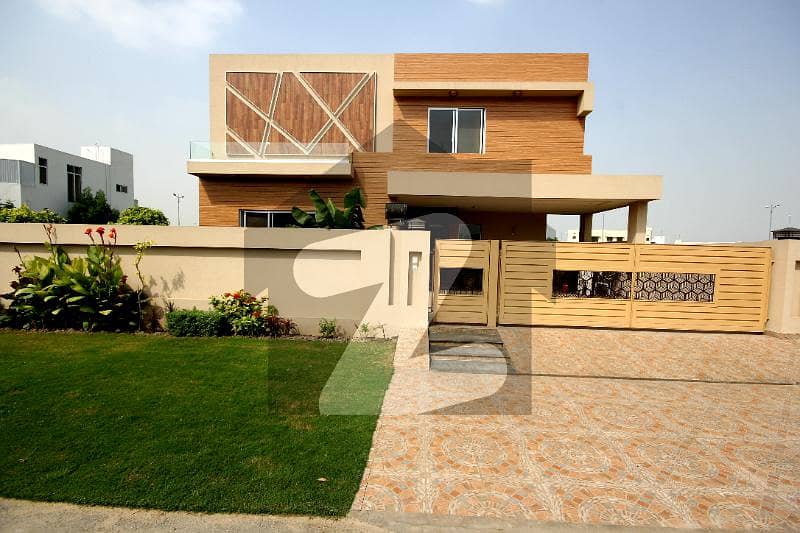 1 Kanal Brand New Modern Design Luxury Bungalow Near Park