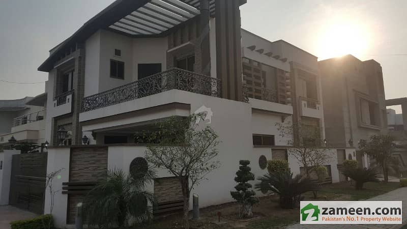 Corner 10 Marla Beautiful House At Main Boulevard Walking Distance Mosque Commercial Park Hot Location