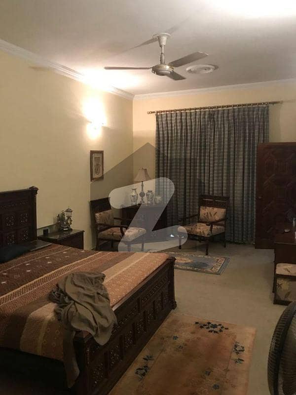 آئی ۔ 8 اسلام آباد میں 5 کمروں کا 12 مرلہ مکان 6.9 کروڑ میں برائے فروخت۔