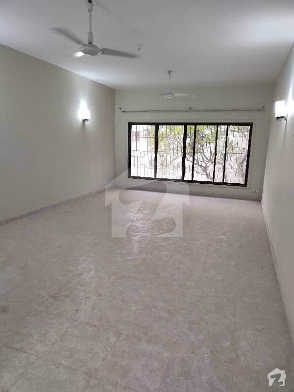 Clifton - Block 5 Flat For Rent Sized 2200 Square Feet