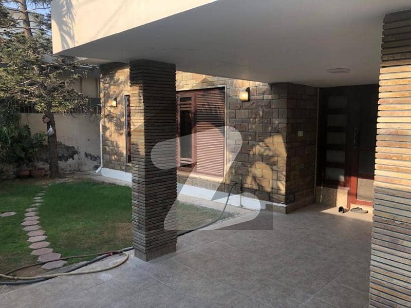 400 Sq Yd Triple Storey Gulshan Iqbal Block 5 Rental Around