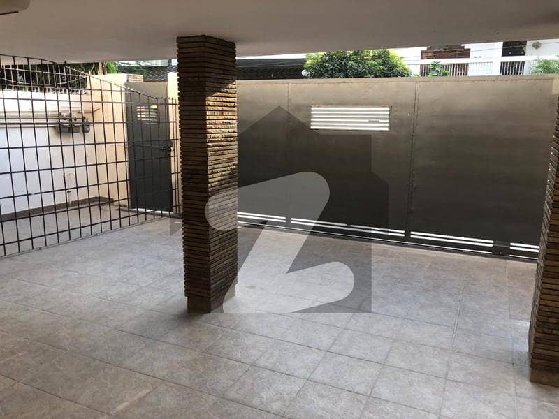 400 Sq Yd Triple Storey Gulshan Iqbal Block 5 Rental Around