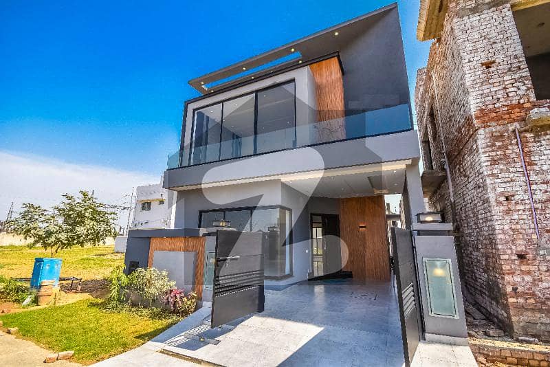 5MARLA BRAND NEW LUXURY HOUSE FOR SALE IN DHA TOP LOCATION