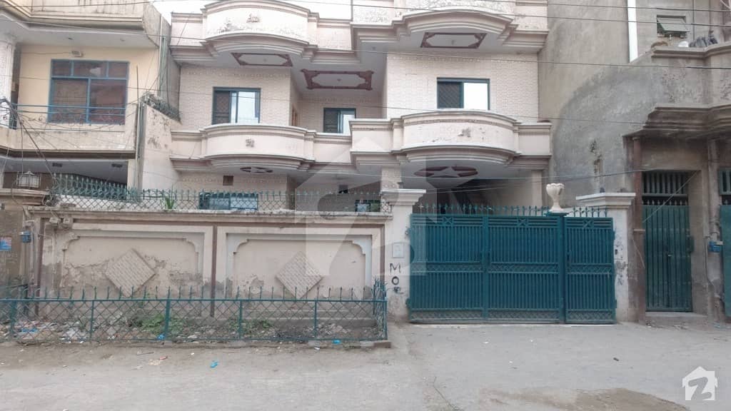 امینہ پارک لاہور میں 5 کمروں کا 10 مرلہ مکان 1.8 کروڑ میں برائے فروخت۔
