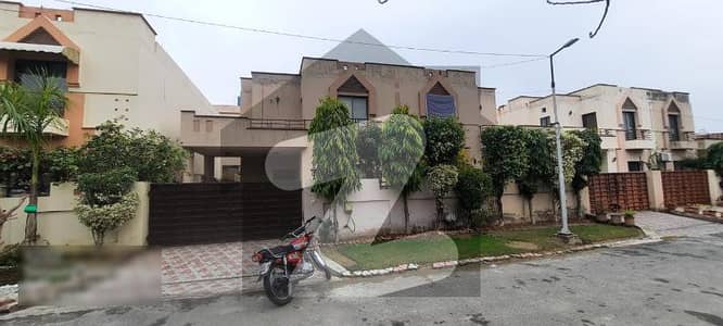 8 Marla House For Rent In Valencia Town Lahore