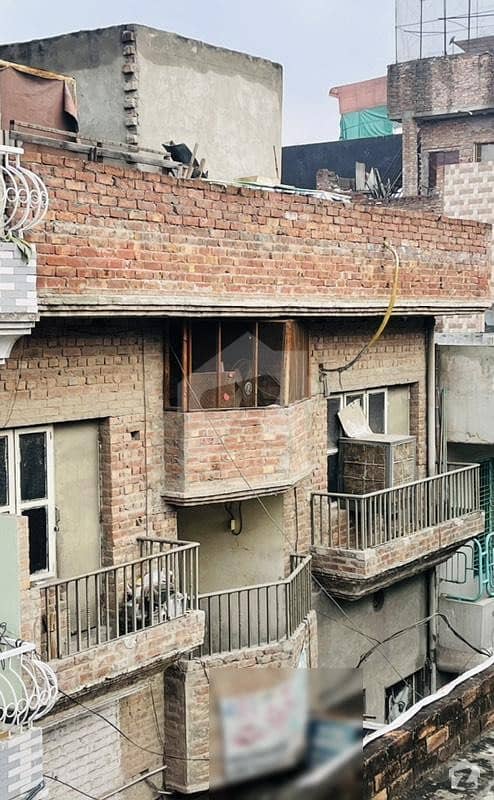 سمن آباد لاہور میں 4 کمروں کا 4 مرلہ مکان 85 لاکھ میں برائے فروخت۔