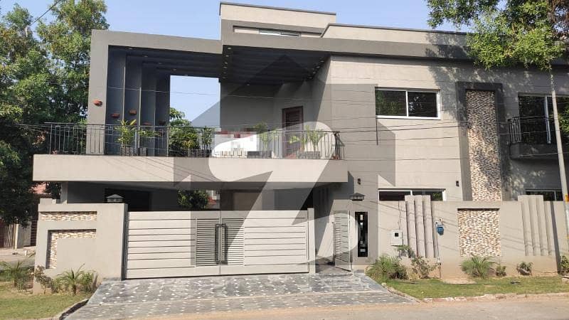 10 Marla Corner House For Sale In Aa Block Sector D Bahria Town