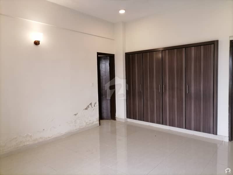 Get This Prominently Located Flat For Great Price In Karachi