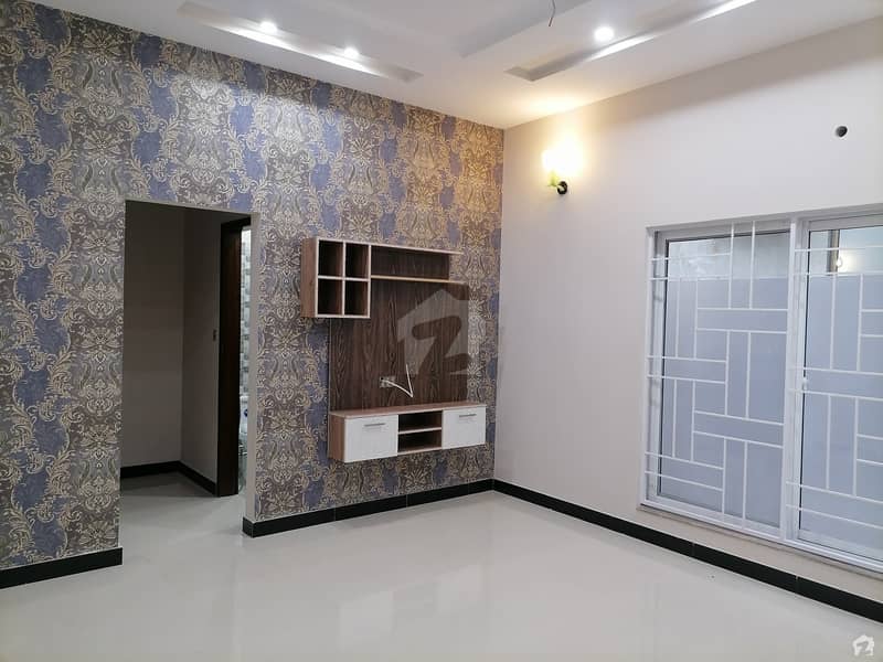 Spacious 10 Marla House Available For Sale In Nasheman-e-Iqbal