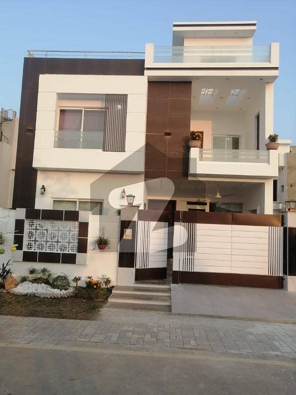 7 Marla 6-bed Facing Park Brand New Beautiful House For Sale In Dream Garden