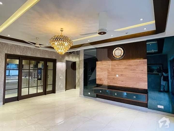 ای ایم ای سوسائٹی ۔ بلاک ایچ ای ایم ای سوسائٹی لاہور میں 4 کمروں کا 1 کنال مکان 4.75 کروڑ میں برائے فروخت۔