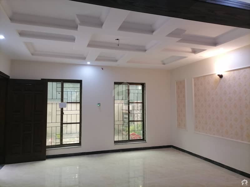 نشیمنِ اقبال فیز 2 نشیمنِ اقبال لاہور میں 7 کمروں کا 1 کنال مکان 4 کروڑ میں برائے فروخت۔