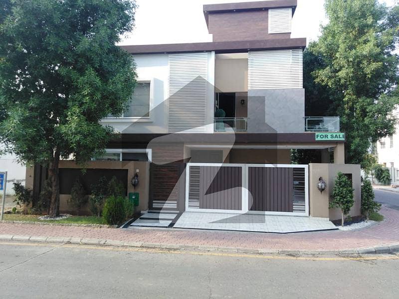 8 Marla Residential House With 5 BEDS for Sale in Umar Block Sector B Bahira Town Lahore