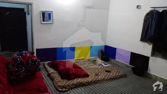 Room In House In Gulberg 3 A1 Block Lahore For Boys Only