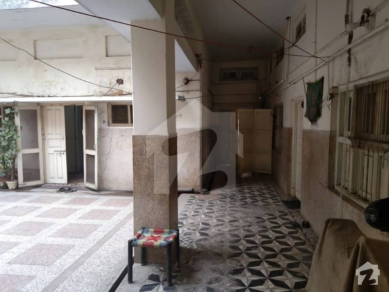 اکل گڑھ راولپنڈی میں 9 کمروں کا 9 مرلہ مکان 2.1 کروڑ میں برائے فروخت۔