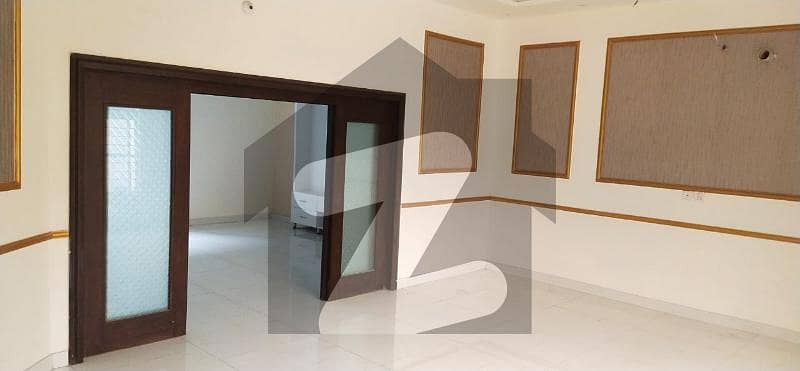 کینال گارڈن فیصل آباد میں 5 کمروں کا 15 مرلہ مکان 1.5 لاکھ میں کرایہ پر دستیاب ہے۔