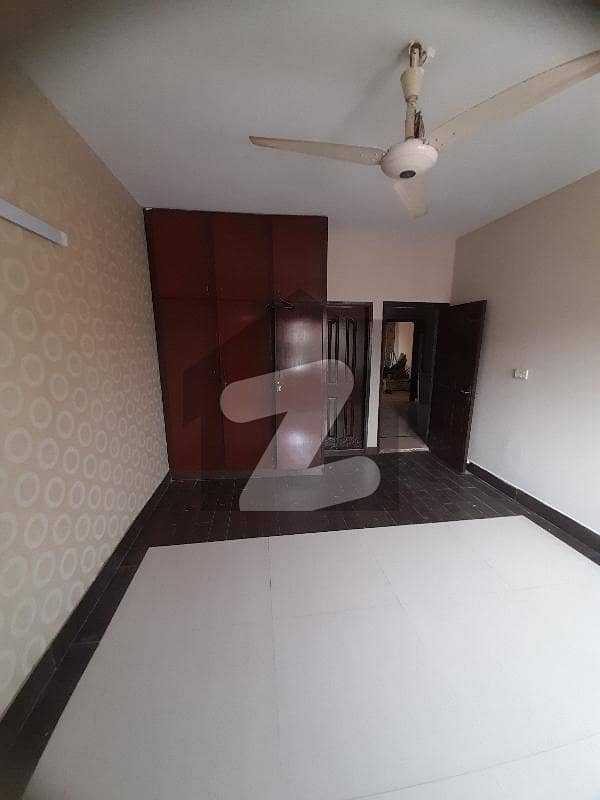 ڈیفنس گارڈن کراچی میں 2 کمروں کا 5 مرلہ فلیٹ 1.1 کروڑ میں برائے فروخت۔