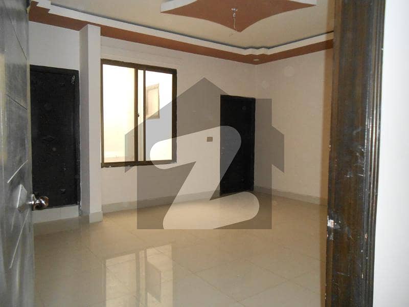 یونیورسٹی روڈ کراچی میں 6 کمروں کا 9 مرلہ مکان 3.3 کروڑ میں برائے فروخت۔