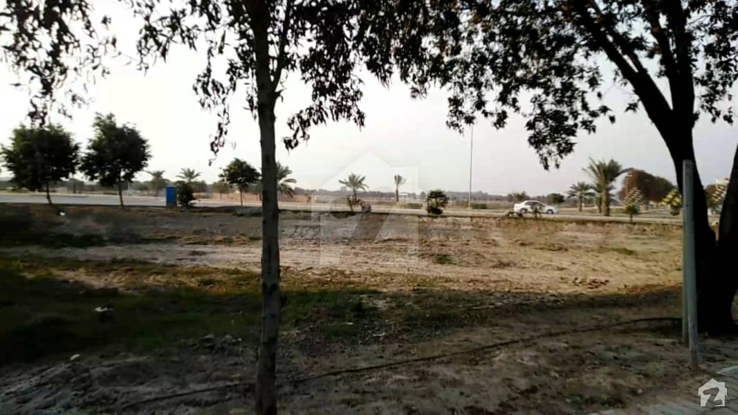 بحریہ آرچرڈ لاہور میں 5 مرلہ رہائشی پلاٹ 38 لاکھ میں برائے فروخت۔
