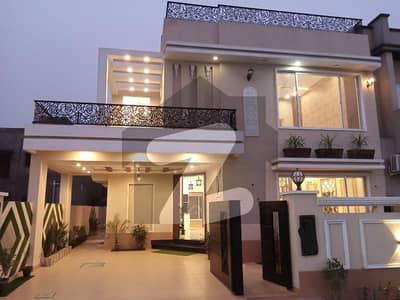 ڈی ایچ اے 11 رہبر فیز 1 ڈی ایچ اے 11 رہبر لاہور میں 4 کمروں کا 10 مرلہ مکان 3.9 کروڑ میں برائے فروخت۔