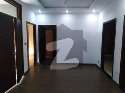 لاہور موٹر وے سٹی ۔ بلاک آر لاھور موٹروے سٹی لاہور میں 3 کمروں کا 7 مرلہ مکان 1.5 کروڑ میں برائے فروخت۔