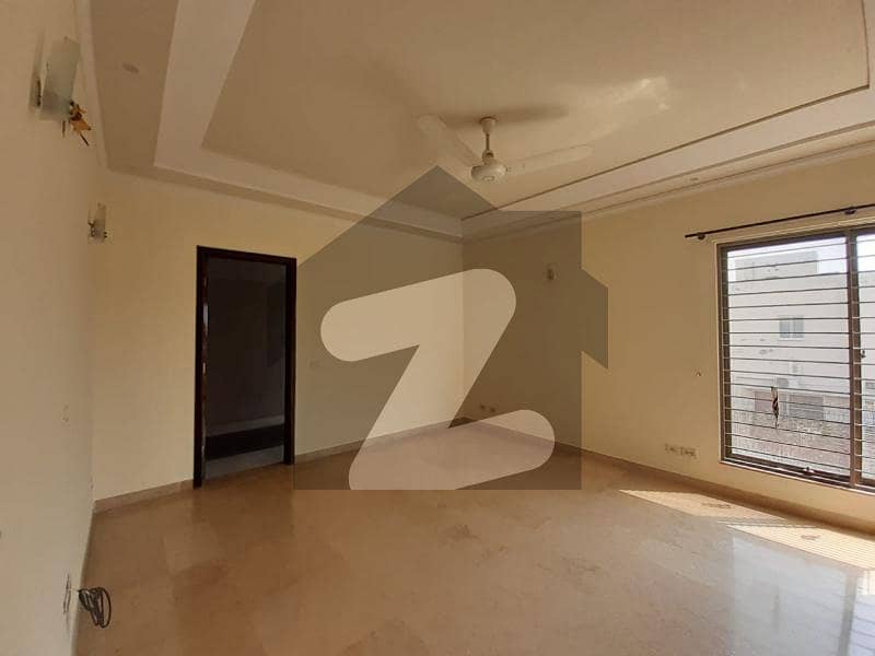10 Marla House For Sale In Model Town