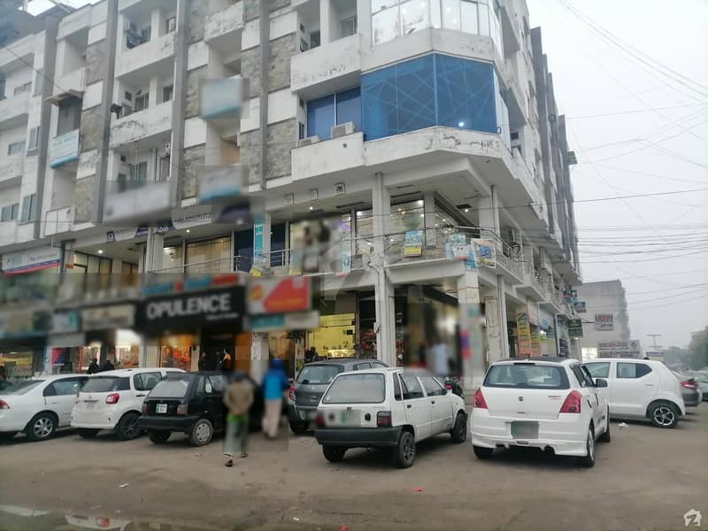 Shop Sized 1000 Square Feet Is Available For Sale In Johar Town