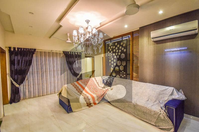 ڈی ایچ اے فیز 6 ڈیفنس (ڈی ایچ اے) لاہور میں 5 کمروں کا 1 کنال مکان 5.75 کروڑ میں برائے فروخت۔