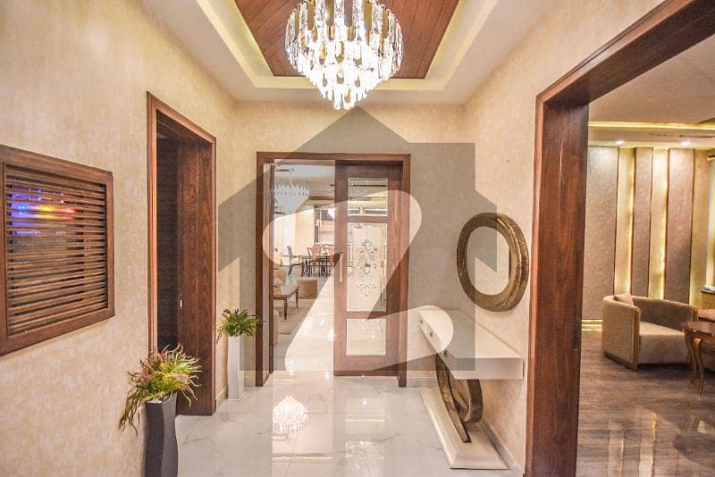 ڈی ایچ اے فیز 6 ڈیفنس (ڈی ایچ اے) لاہور میں 9 کمروں کا 1.1 کنال مکان 8.5 کروڑ میں برائے فروخت۔