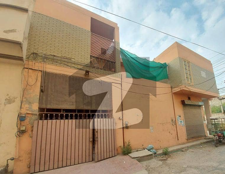 گرین ویوکالونی فیصل آباد میں 5 کمروں کا 10 مرلہ مکان 2.8 کروڑ میں برائے فروخت۔