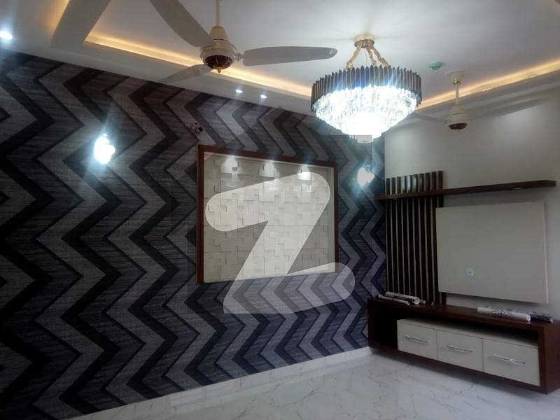 ڈی ایچ اے 11 رہبر فیز 1 ڈی ایچ اے 11 رہبر لاہور میں 5 کمروں کا 8 مرلہ مکان 2.7 کروڑ میں برائے فروخت۔
