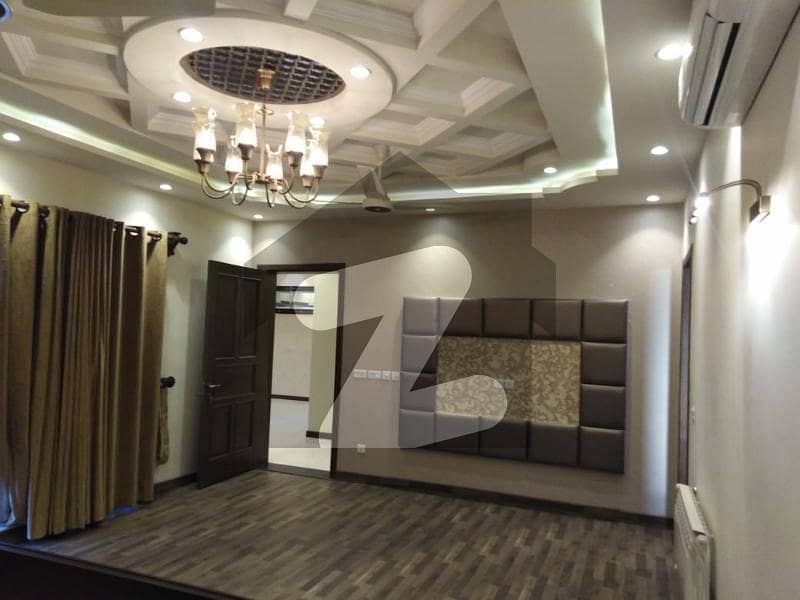 ڈی ایچ اے فیز 5 ڈیفنس (ڈی ایچ اے) لاہور میں 5 کمروں کا 1 کنال مکان 2.5 لاکھ میں کرایہ پر دستیاب ہے۔