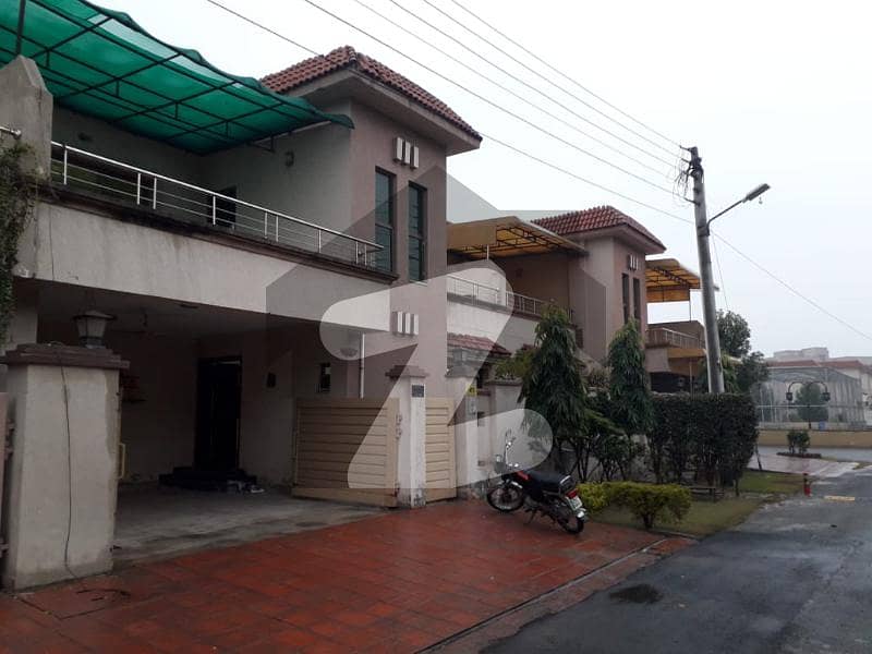 10 Marla 3 Bed Room Apartment For Rent