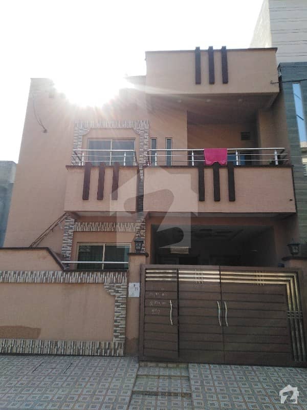 جوبلی ٹاؤن ۔ بلاک ایف جوبلی ٹاؤن لاہور میں 5 کمروں کا 5 مرلہ مکان 1.5 کروڑ میں برائے فروخت۔