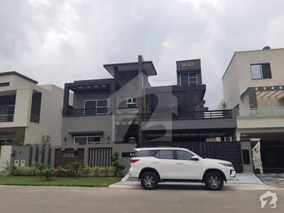 1 Kanal House For Sale At Hot And Prime Location