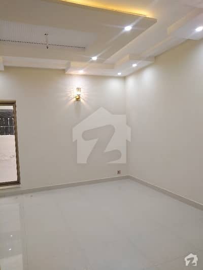 ڈیوائن گارڈنز ۔ بلاک سی ڈیوائن گارڈنز لاہور میں 3 کمروں کا 8 مرلہ مکان 85 ہزار میں کرایہ پر دستیاب ہے۔