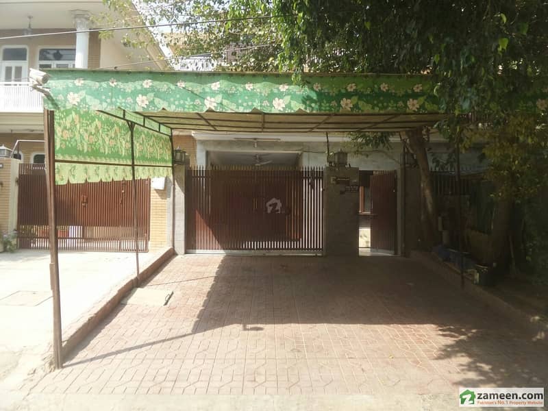 Triple Storey Hold House  For Sale