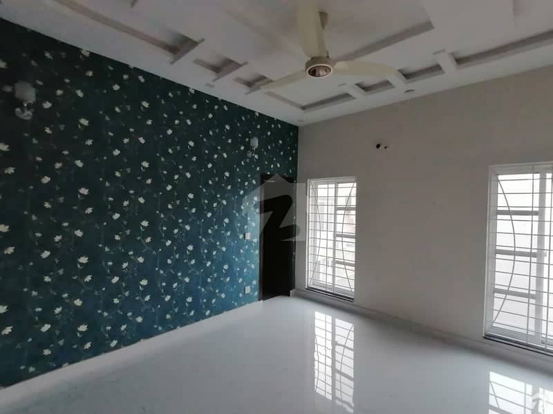 لیک سٹی ۔ سیکٹر ایم ۔ 3اے لیک سٹی رائیونڈ روڈ لاہور میں 7 کمروں کا 1 کنال مکان 6.52 کروڑ میں برائے فروخت۔