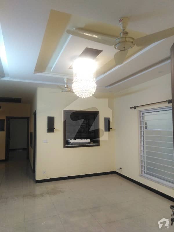 بوسٹن ویلی راولپنڈی میں 6 کمروں کا 10 مرلہ مکان 2.95 کروڑ میں برائے فروخت۔