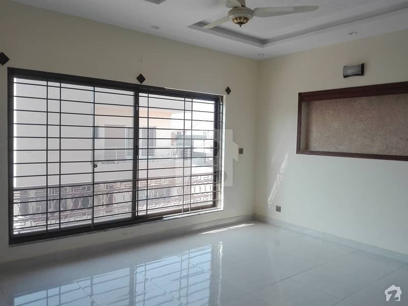 16 Marla House In New Lalazar Best Option