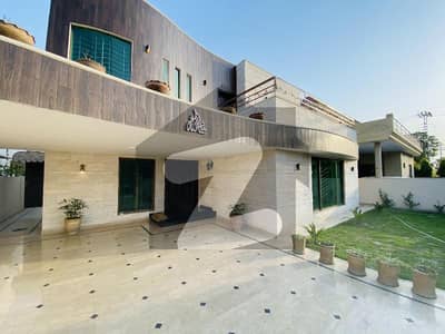 1 Kanal Beautiful House For Rent in Dha Lahore.