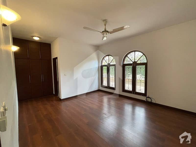 F-8 1000 Sq Yard Beautiful House For Rent
