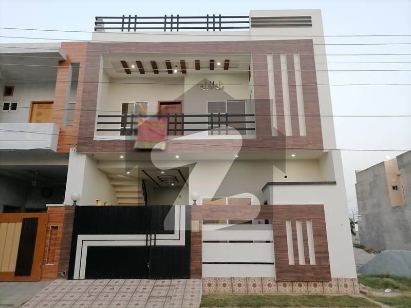 Centrally Located House In Jeewan City - Phase 5 Is Available For sale