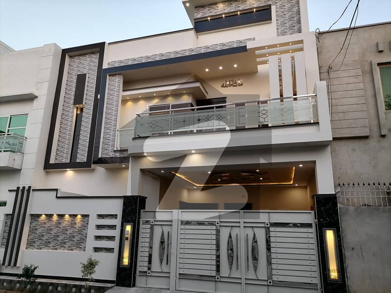 In Jeewan City - Phase 4 House Sized 7 Marla For sale