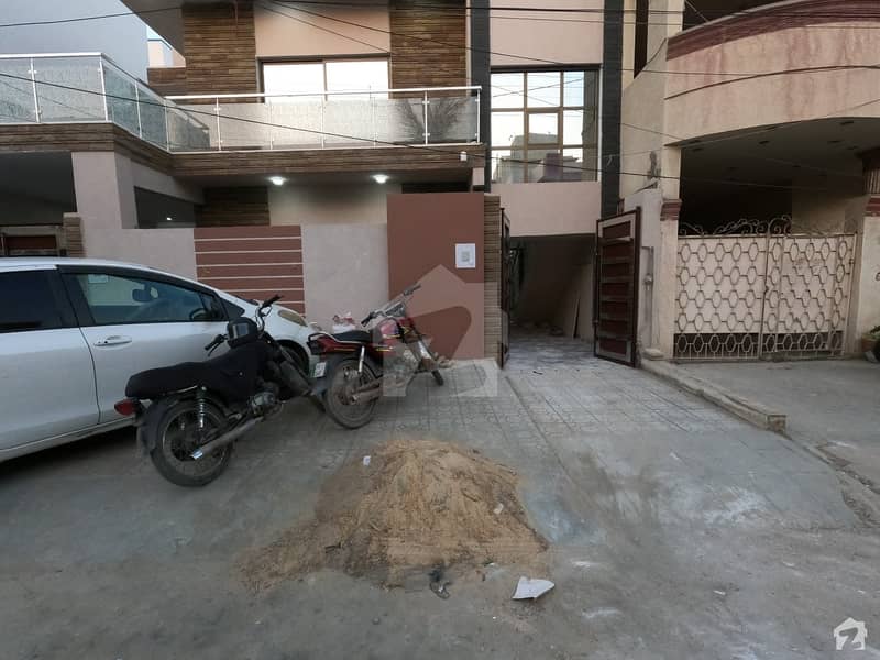 House For Sale 9 Bed Dd 240-sqyard Block 3 Gulshan-e-iqbal