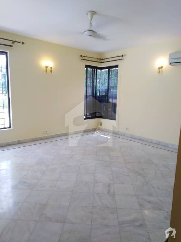 Prime Location 05 Bedroom House For Rent