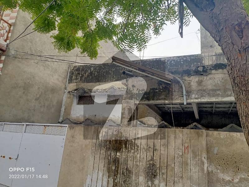 اچھرہ لاہور میں 4 کمروں کا 10 مرلہ مکان 2.5 کروڑ میں برائے فروخت۔