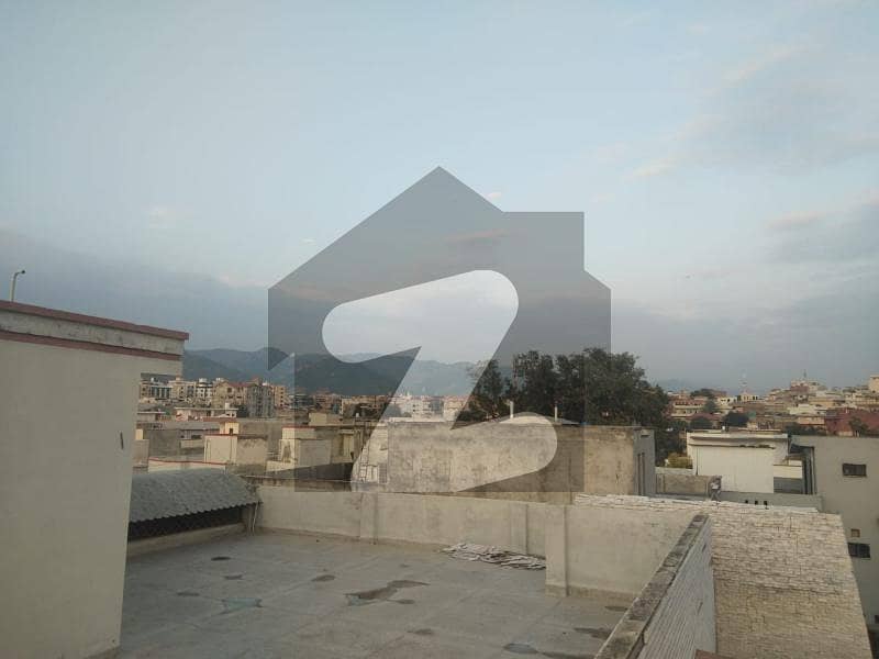 ای ۔ 11/1 ای ۔ 11 اسلام آباد میں 5 کمروں کا 12 مرلہ مکان 5.75 کروڑ میں برائے فروخت۔