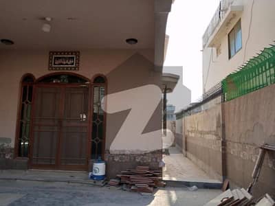 300 Yards Independent House For Rent , Family Surrounding Neat And Clean House